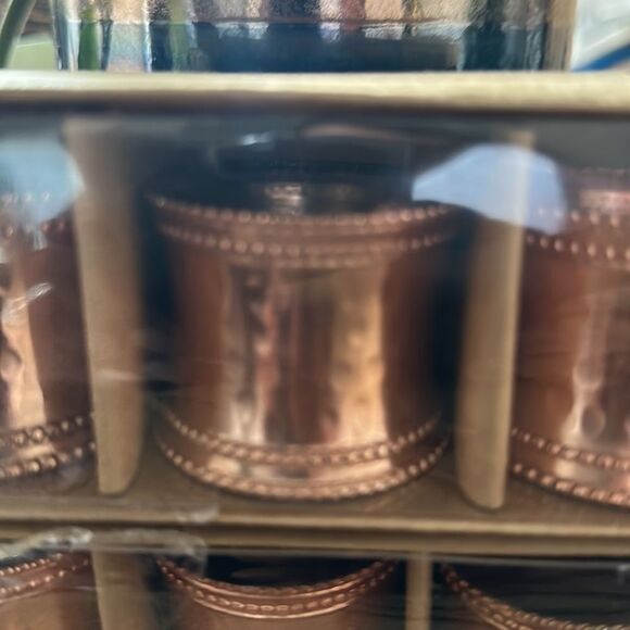 Nicole Miller Set of 4 Rose Gold Napkin Rings - Picture 2 of 3